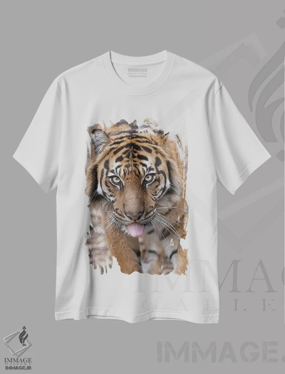 تیشرت سفید طرح دار سه شنبه با زبان بیرون همراه ایندرا، هنر فاخر معاصر اثر دیوید وولَن | immage.ir