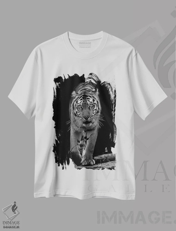 تیشرت سفید طرح دار سبیل ها در سیاه و سفید، عکاسی سیاه و سفید اثر دیوید وولَن | immage.ir