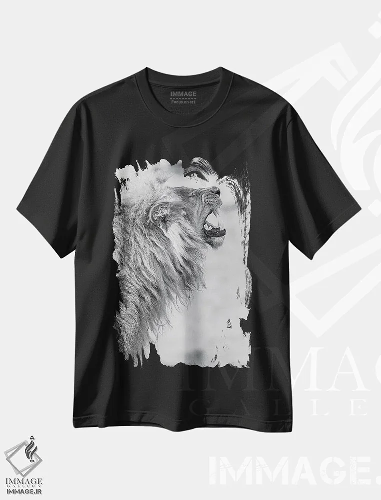 تیشرت مشکی طرح دار شیر خمیازه کش، عکاسی سیاه و سفید اثر دیوید وولَن | فروشگاه ایماژ