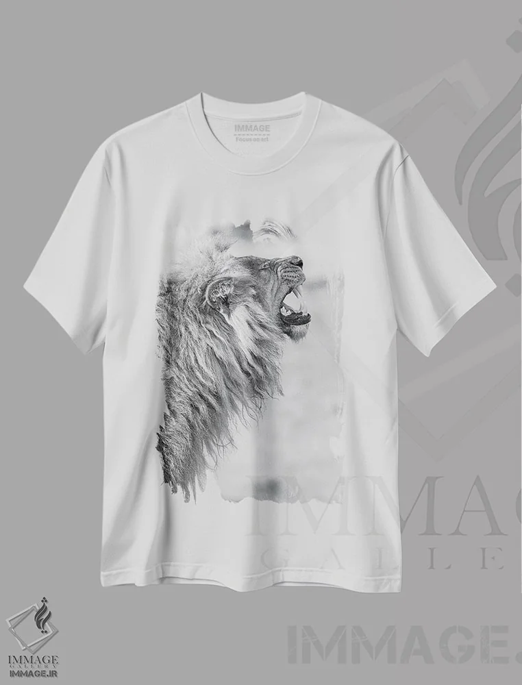 تیشرت سفید طرح دار شیر خمیازه کش، عکاسی سیاه و سفید اثر دیوید وولَن | immage.ir