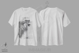 تیشرت سفید طرح دار شیر خمیازه کش، عکاسی سیاه و سفید اثر دیوید وولَن | immage.ir