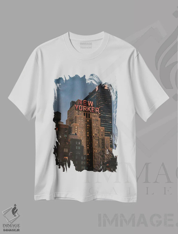 تیشرت سفید طرح دار ساعت آبی در هتل نیویورکر، مدیوم اثر دیلان واکر | فروشگاه ایماژ
