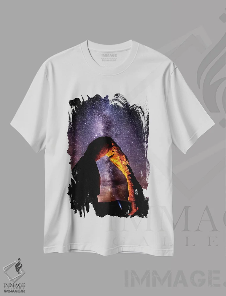 تیشرت سفید طرح دار اکتشاف گر راه شیری، مدیوم اثر دارن وایت فوتوگرافی | immage.ir