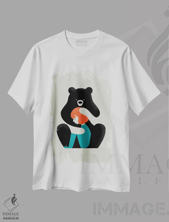 تیشرت سفید طرح دار آغوش خرسی بزرگ، هنر دیجیتال اثر دوزال | فروشگاه ایماژ