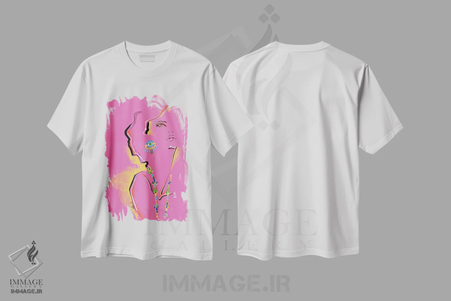 تیشرت سفید طرح دار کلاژ پرتره مجنتا، تزئینی اثر الی عظیزیان | فروشگاه ایماژ