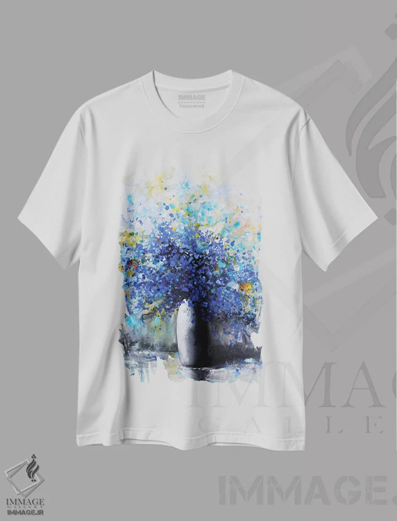 تیشرت سفید طرح دار گل های آبی، دکور معاصر اثر اریک برونی | immage.ir