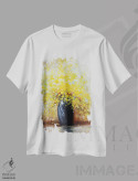 تیشرت سفید طرح دار دسته گل زرد با گلدان سیاه، دکور معاصر اثر اریک برونی | فروشگاه ایماژ