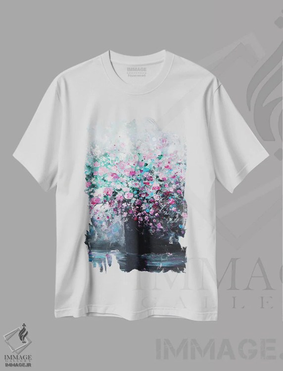 تیشرت سفید طرح دار رزهای گلدان سیاه، دکور معاصر اثر اریک برونی | immage.ir