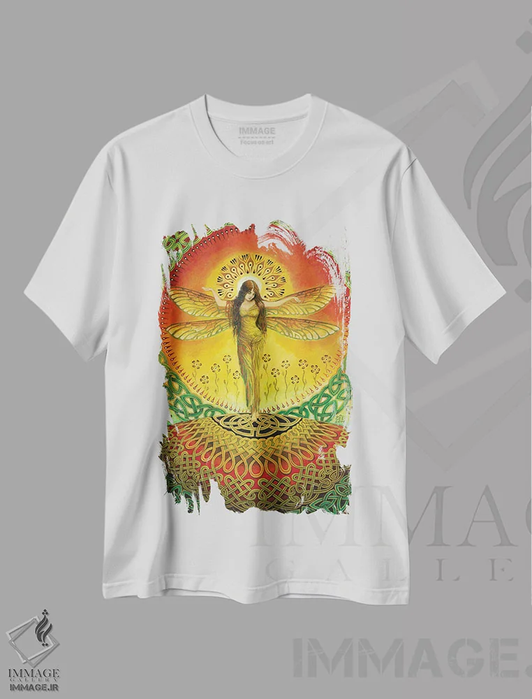 تیشرت سفید طرح دار الهه سنجاقک، هنر فاخر معاصر اثر امیلی بالیوت | immage.ir