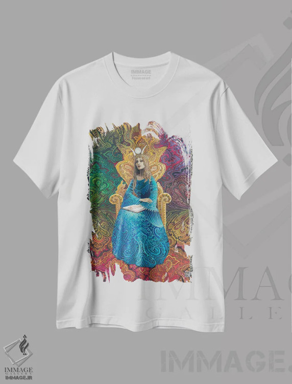 تیشرت سفید طرح دار کاهنهٔ اعظم، مدیوم اثر امیلی بالیوت | immage.ir