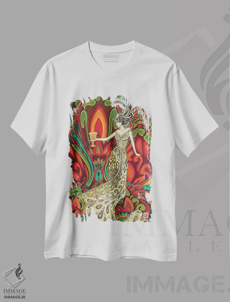 تیشرت سفید طرح دار ملکهٔ جام ها، مدیوم اثر امیلی بالیوت | immage.ir