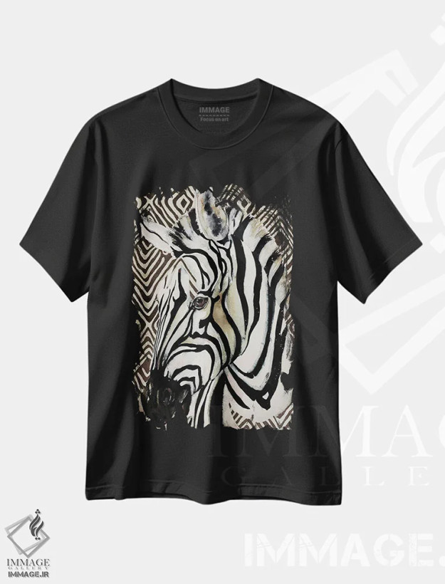 تیشرت مشکی طرح دار گورخر طراحانه، تزئینی اثر اما کاترین دبس | فروشگاه ایماژ