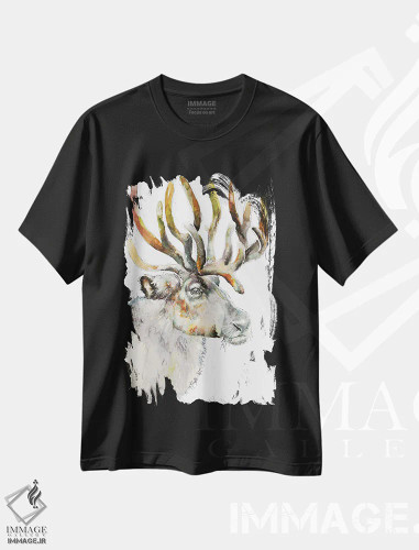 تیشرت مشکی طرح دار گوزن شمالی روی زمینه سفید، دکور کلبه و لژ اثر اما کاترین دبس | فروشگاه ایماژ