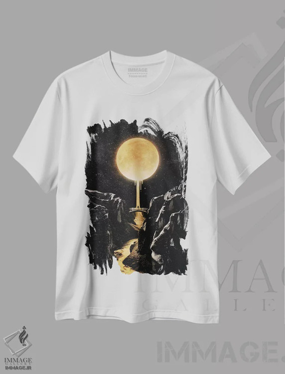 تیشرت سفید طرح دار تابیده از ماه، دکوراسیون جایگزین اثر انکل دیکا | immage.ir