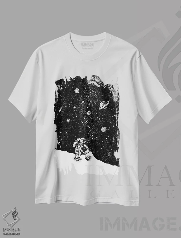 تیشرت سفید طرح دار گرد و غبار فضایی، هنر دیجیتال سیاه و سفید اثر انکل دیکا | immage.ir