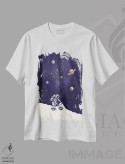 تیشرت سفید طرح دار رنگ گرد و غبار فضایی، هنر دیجیتال اثر انکل دیکا | فروشگاه ایماژ