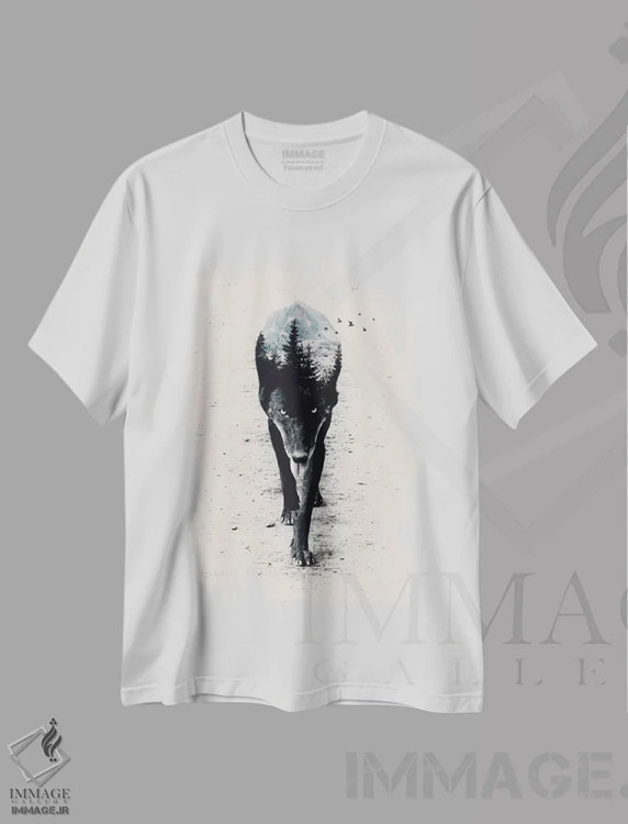 تیشرت سفید طرح دار بالای جنگل، هنر دیجیتال اثر انکل دیکا | immage.ir
