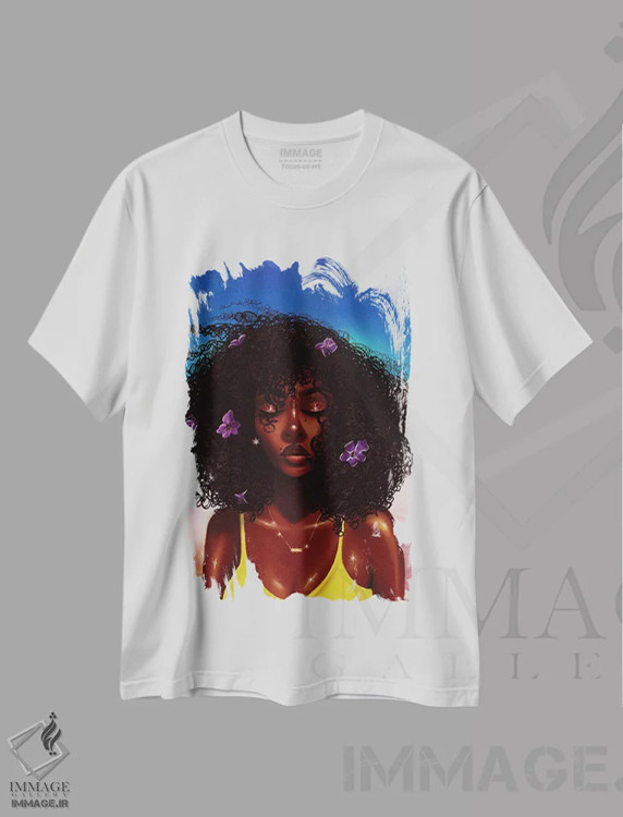 تیشرت سفید طرح دار بنفش در کنار ملانین، هنر آمریکایی آفریقایی تبار اثر استر لا مین دور | immage.ir