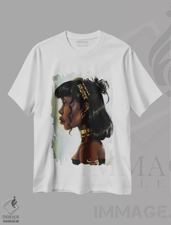 تیشرت سفید طرح دار ملکه، هنر آمریکایی آفریقایی تبار اثر استر لا مین دور | فروشگاه ایماژ