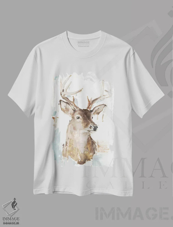 تیشرت سفید طرح دار شاخ گوزن مدرن نصب شده I، دکور کلبه و لژ اثر اتان هارپر | immage.ir