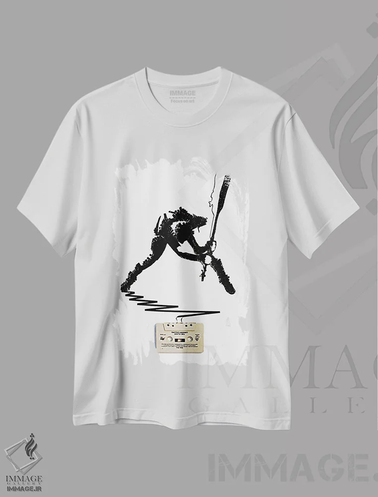 تیشرت سفید طرح دار گروه کلش: لندن کالینگ، هنر فاخر معاصر اثر اریکا آیریس | immage.ir