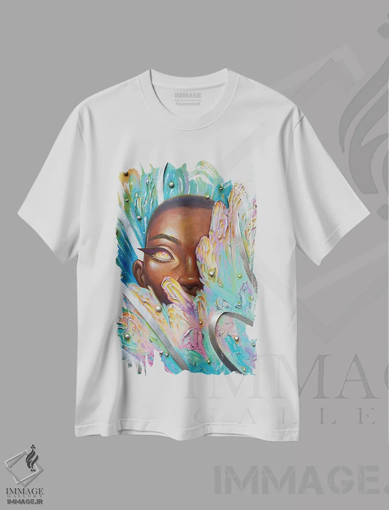 تیشرت سفید طرح دار فسفرسانس، هنر آمریکایی آفریقایی تبار اثر اجیوا ابنبه | immage.ir