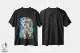 تیشرت مشکی طرح دار سوگ سرود سه خورشید، دکور معاصر اثر النا کوتلیارکر | فروشگاه ایماژ