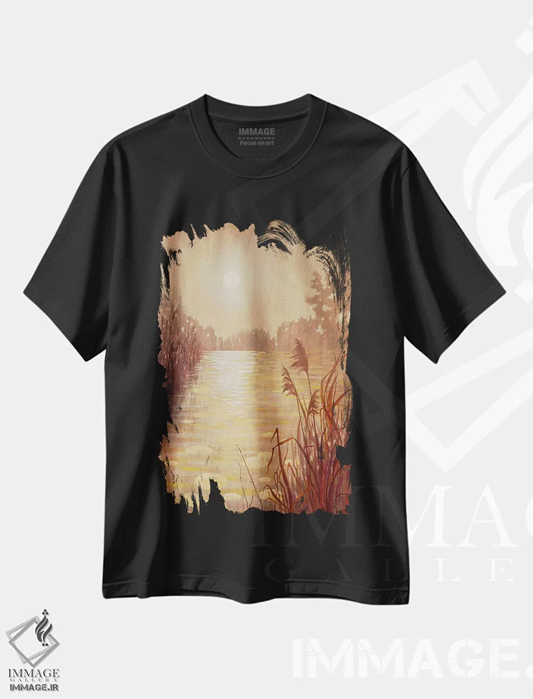 تیشرت مشکی طرح دار حوضچه با نی در غروب، دکور معاصر اثر اکاترینا پریسیچ | فروشگاه ایماژ
