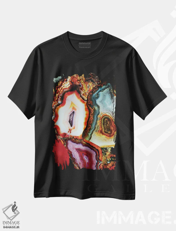 تیشرت مشکی طرح دار زمین و آسمان بیشتر به ما می آموزند، آبستره اثر النا کولیـکووا | فروشگاه ایماژ