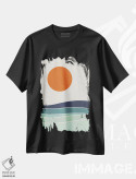 تیشرت مشکی طرح دار خورشید نارنجی بر دریای مینیمال، آبستره اثر ام سی دیزاین لب | immage.ir