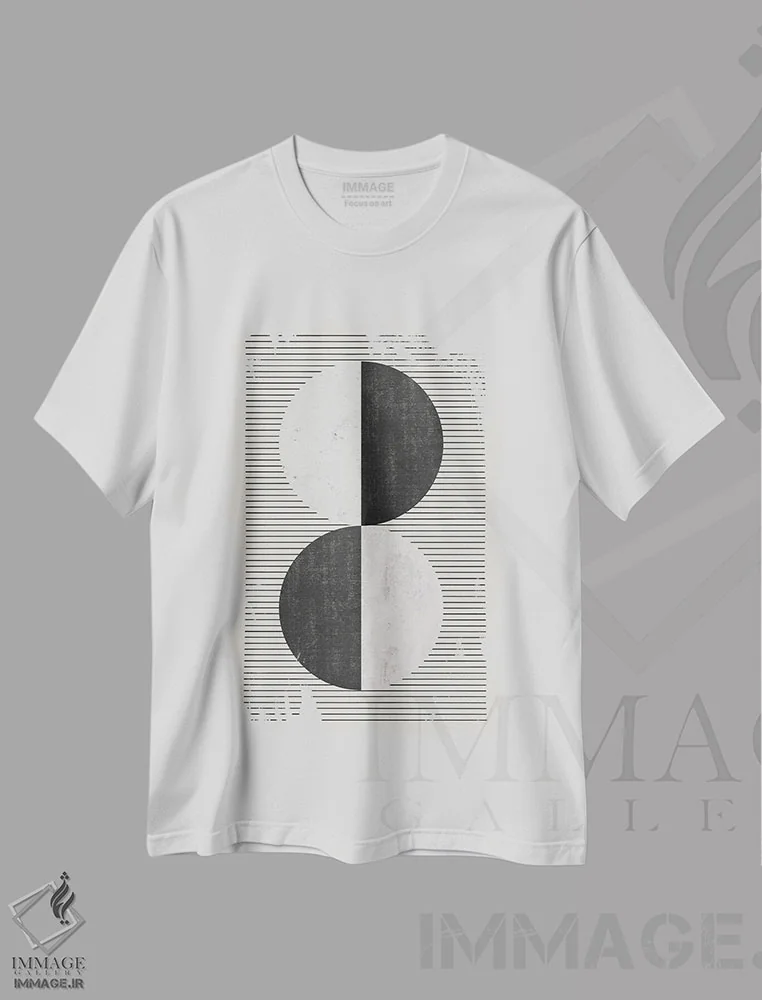 تیشرت سفید طرح دار دایره های سیاه و سفید و خطوط سیاه اثر ام سی دیزاین لب | immage.ir