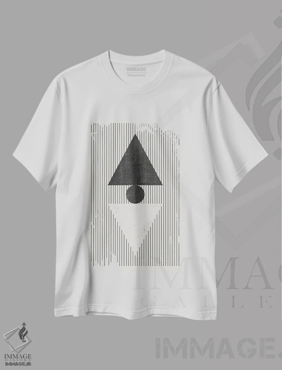 تیشرت سفید طرح دار مثلث های سیاه و سفید و خطوط عمودی اثر ام سی دیزاین لب | فروشگاه ایماژ