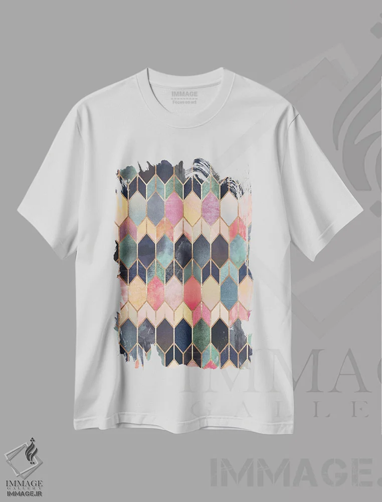 تیشرت سفید طرح دار شیشه رنگی ۳، آبستره اثر الیزابت فردریکسون | immage.ir