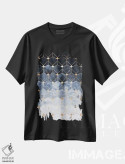 تیشرت مشکی طرح دار شش ضلعی ها و الماس های آبی، آبستره اثر الیزابت فردریکسون | immage.ir