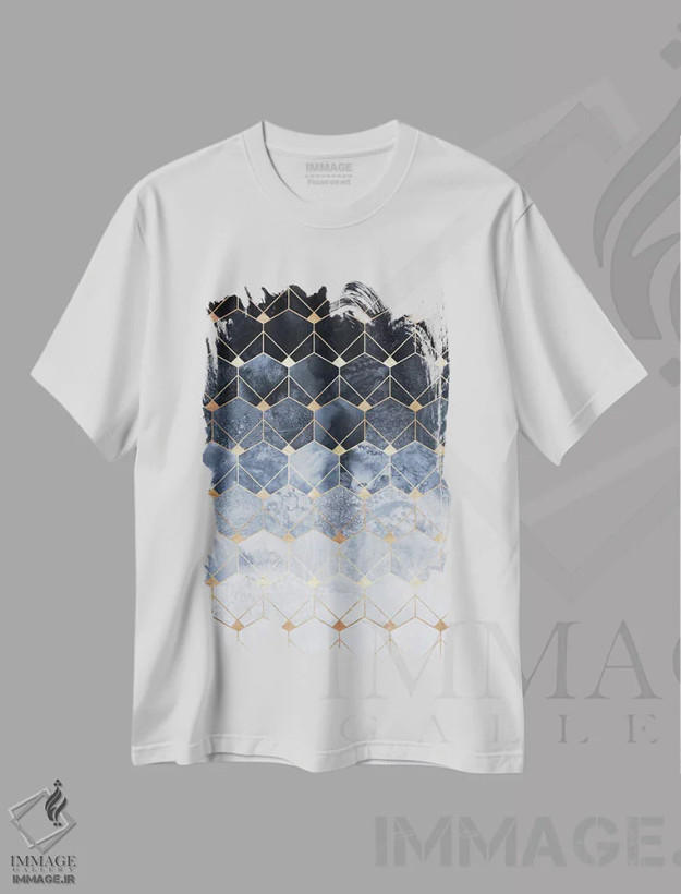 تیشرت سفید طرح دار شش ضلعی ها و الماس های آبی، آبستره اثر الیزابت فردریکسون | فروشگاه ایماژ