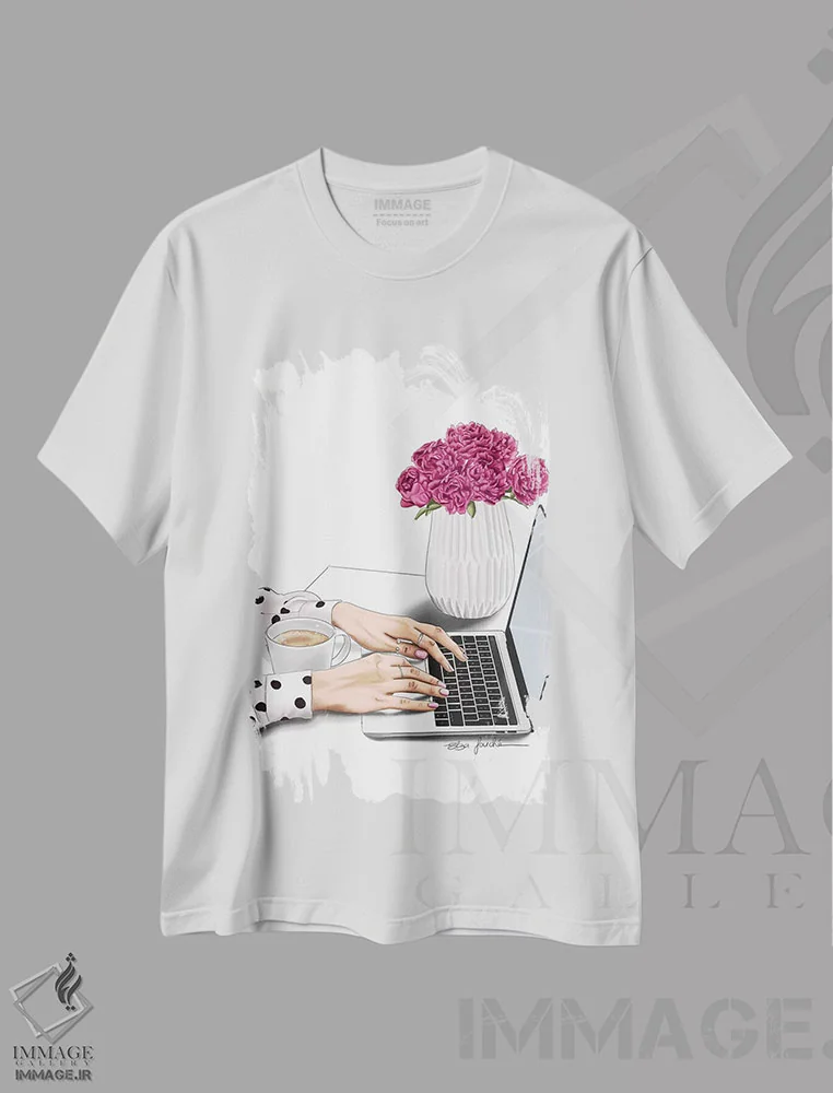 تیشرت سفید طرح دار "خانم رئیس"، دست نقاشی و طراحی دستی اثر الزا فوچه | فروشگاه ایماژ