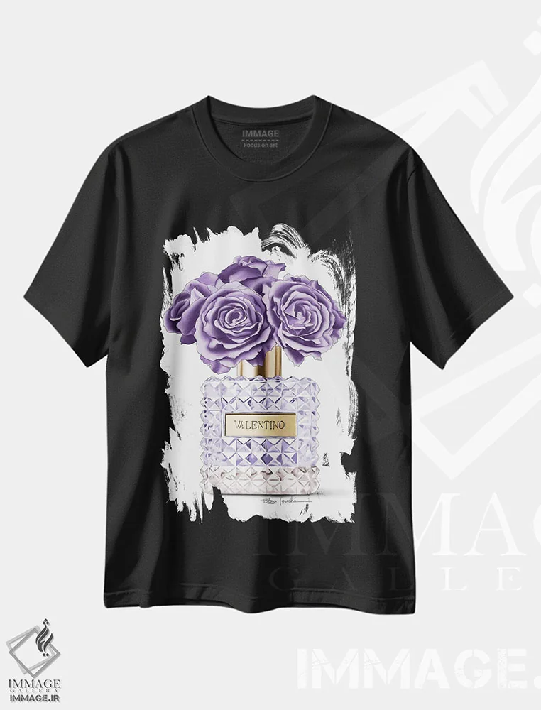 تیشرت مشکی طرح دار رزهای بنفش و عطر، تزئینی اثر الزا فوچه | immage.ir