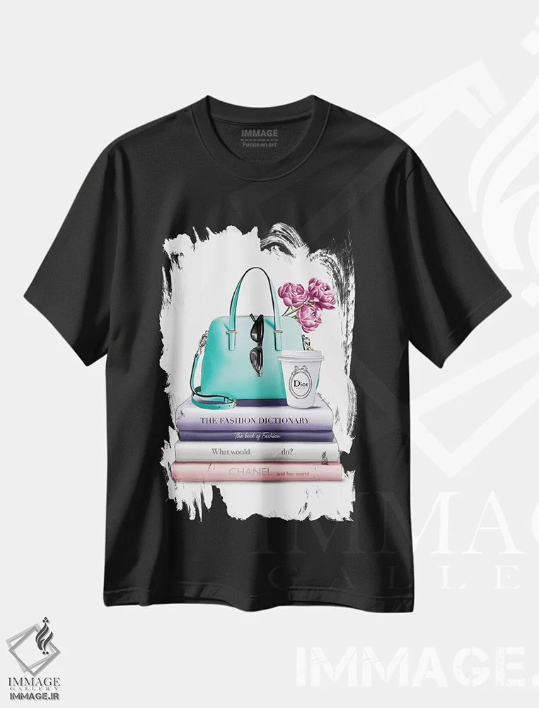 تیشرت مشکی طرح دار کتاب ها و کیف سبز، تزئینی اثر الزا فوچه | فروشگاه ایماژ