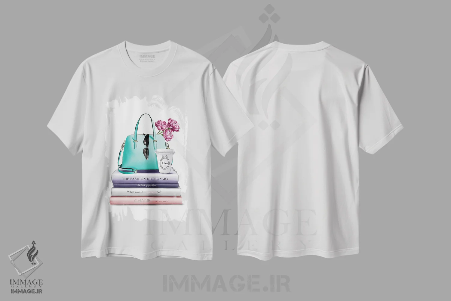 تیشرت سفید طرح دار کتاب ها و کیف سبز، تزئینی اثر الزا فوچه | immage.ir