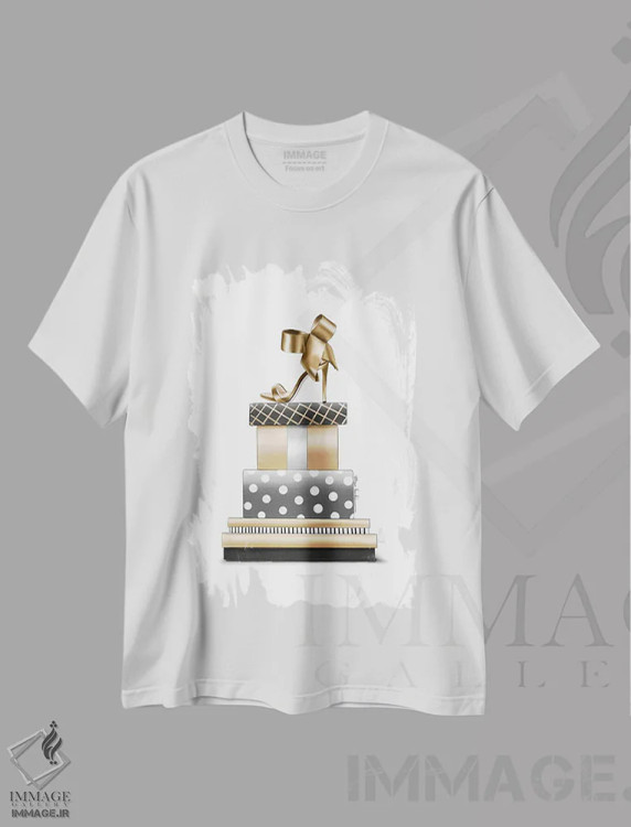 تیشرت سفید طرح دار پشتهٔ کریسمسی، تزئینی اثر الزا فوچه | immage.ir