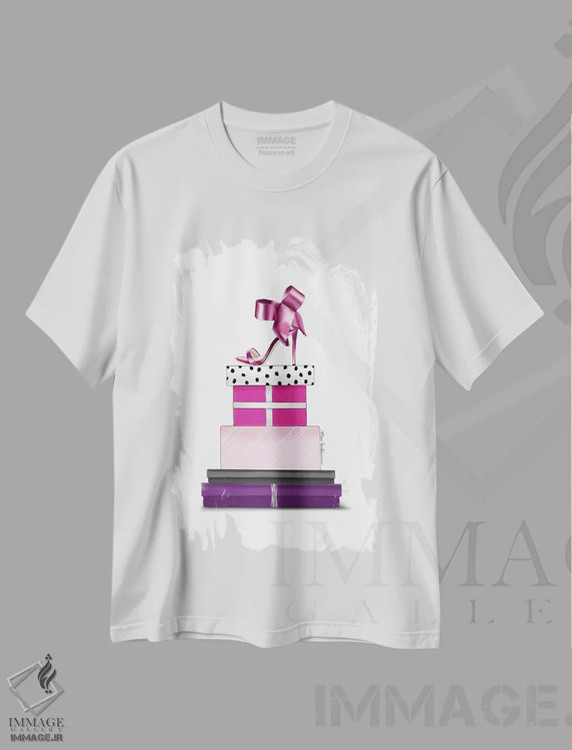 تیشرت سفید طرح دار پشتهٔ کریسمسی صورتی، تزئینی اثر الزا فوچه | immage.ir