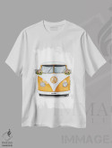 تیشرت سفید طرح دار کامیونت شادی نارنجی، تزئینی اثر الزا فوچه | immage.ir