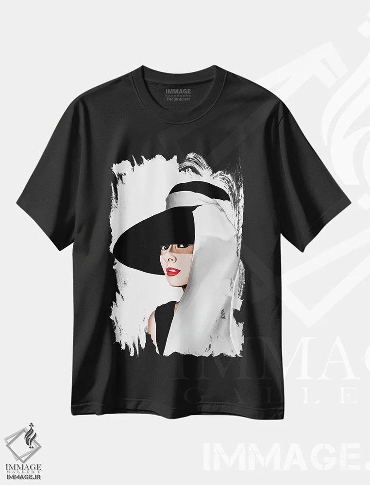 تیشرت مشکی طرح دار آدری و کلاهش، تزئینی اثر الزا فوچه | immage.ir