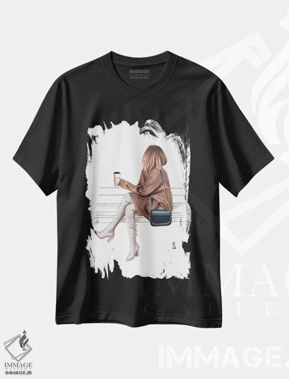 تیشرت مشکی طرح دار وقفهٔ قهوه، تزئینی اثر الزا فوچه | فروشگاه ایماژ