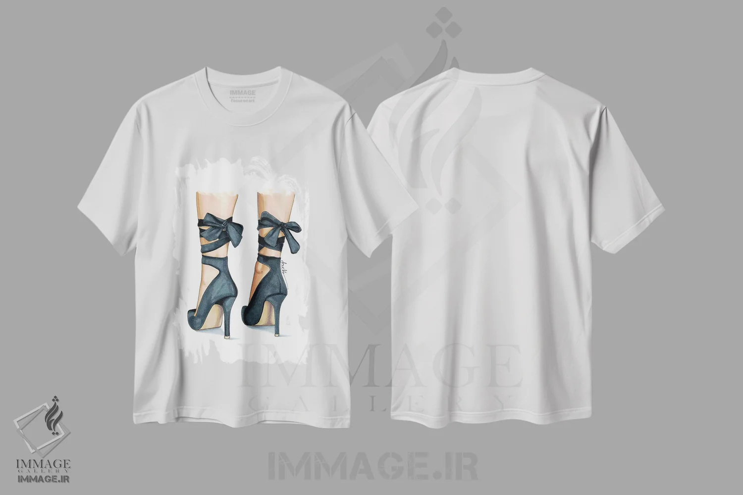 تیشرت سفید طرح دار کفش پاشنه دار خاکستری، تزئینی اثر الزا فوچه | فروشگاه ایماژ