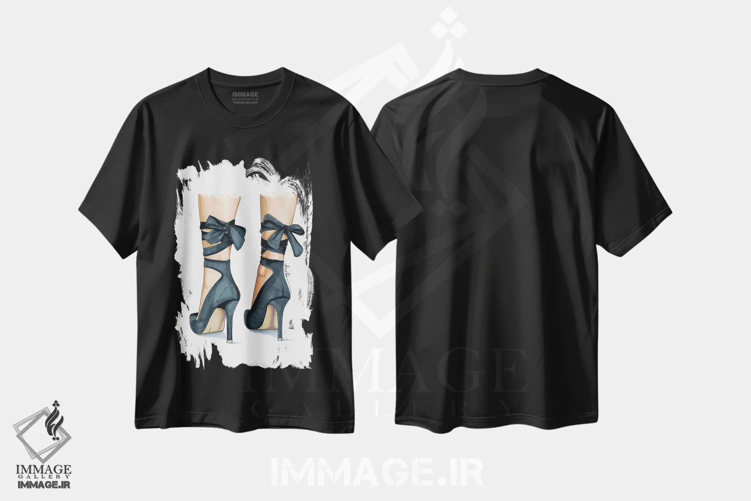 تیشرت مشکی طرح دار کفش پاشنه دار خاکستری، تزئینی اثر الزا فوچه | immage.ir
