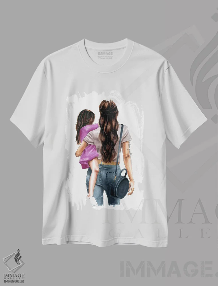 تیشرت سفید طرح دار روز بیرون مادر و دختر، تزئینی اثر الزا فوچه | immage.ir