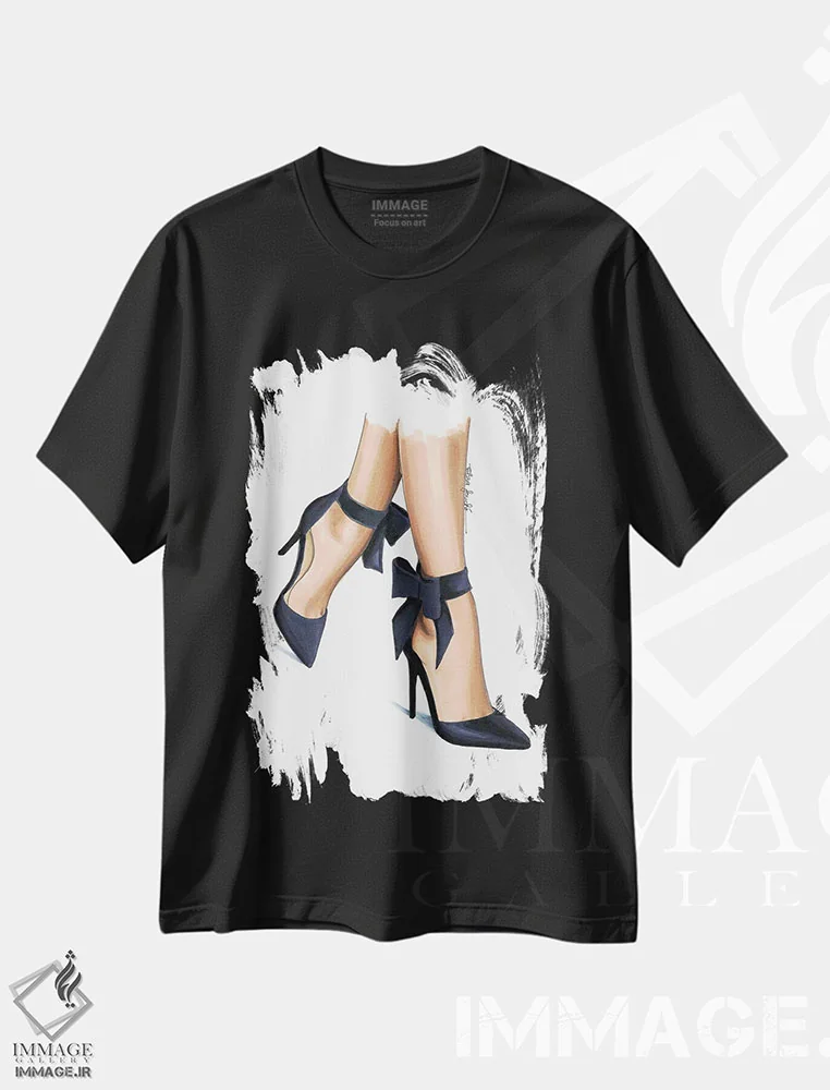 تیشرت مشکی طرح دار کفش پاشنه دار سرمه ای، تزئینی اثر الزا فوچه | immage.ir