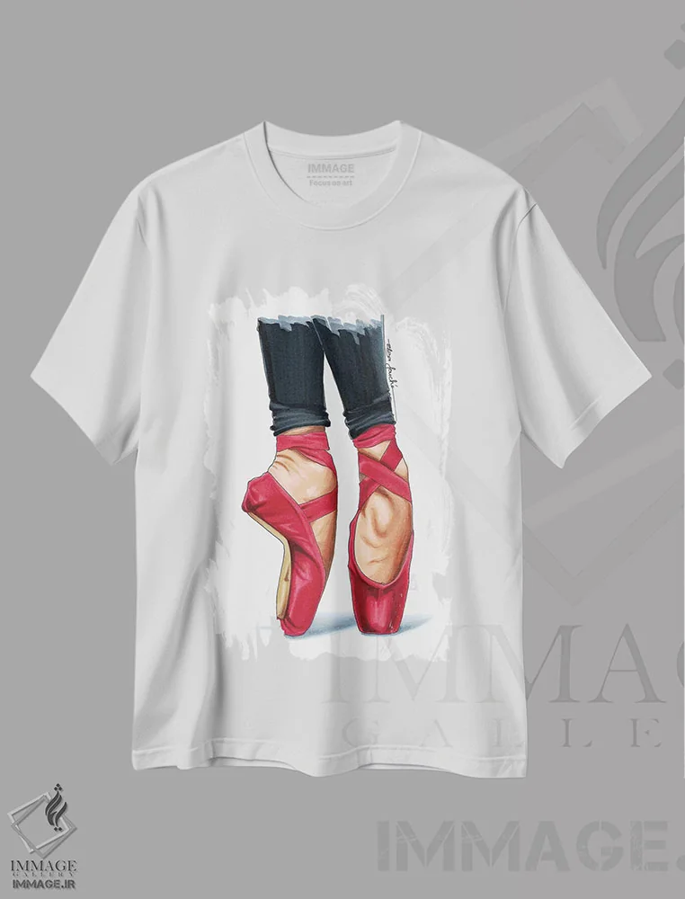تیشرت سفید طرح دار کفش پنجه دار قرمز، تزئینی اثر الزا فوچه | immage.ir