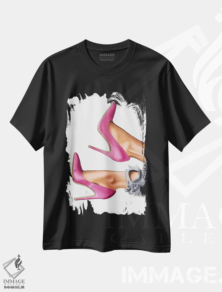 تیشرت مشکی طرح دار کفش پاشنه بلند صورتی و جین پاره، دست نقاشی و طراحی دستی اثر الزا فوچه | فروشگاه ایماژ